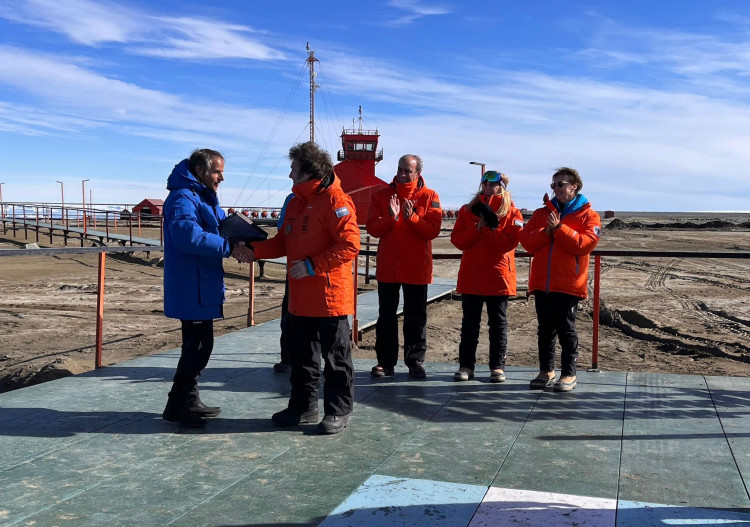 Des scientifiques de l’AIEA embarquent pour une mission en Antarctique